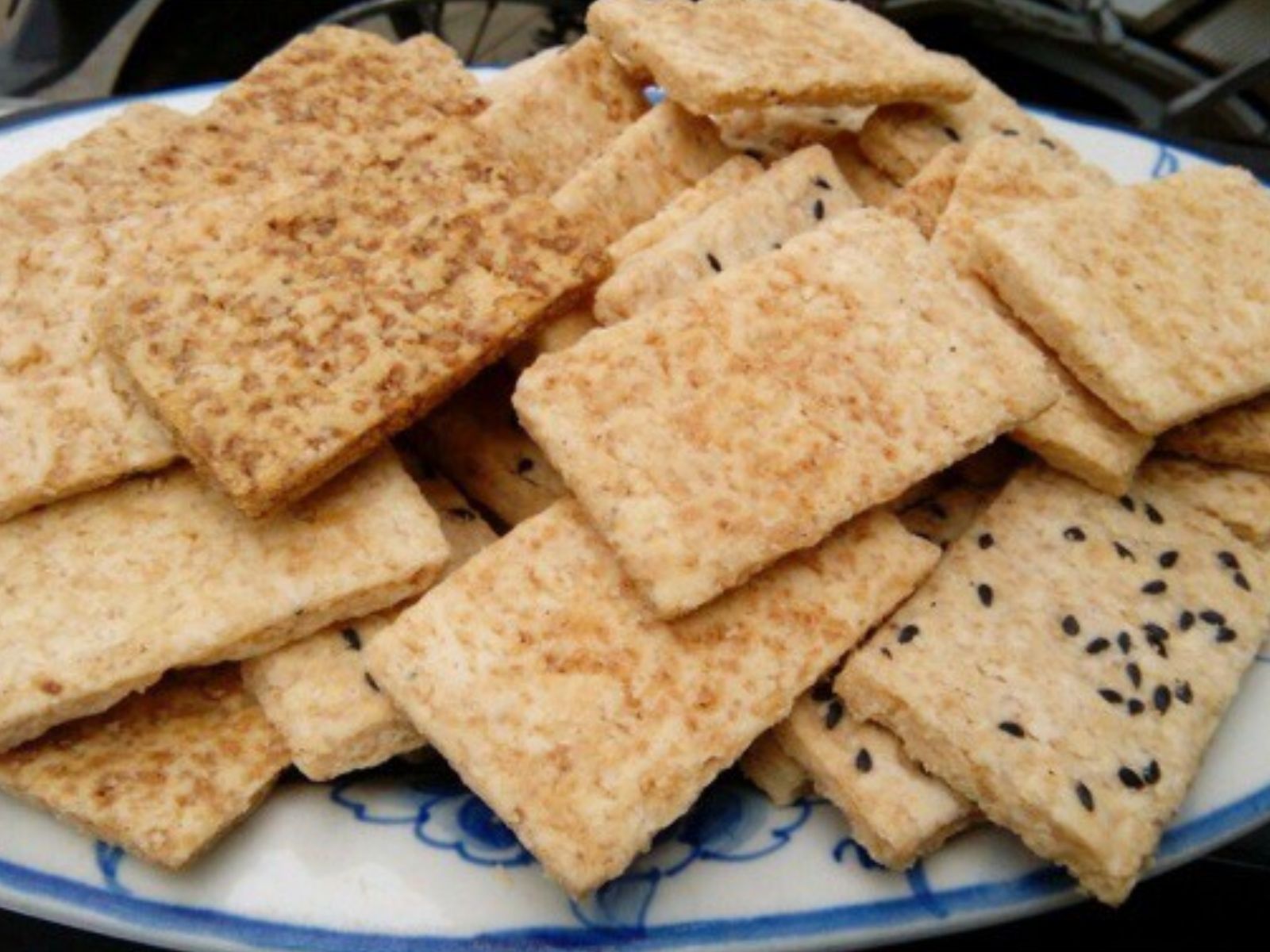 Bánh quy gạo lứt mầm Ngok Linh